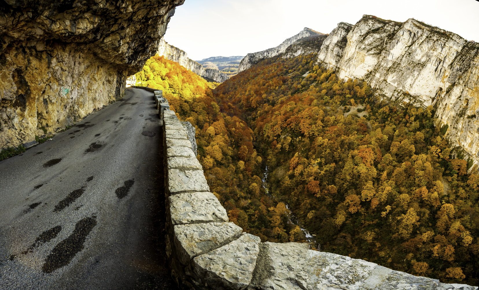 Route des Gorges du Nan à l'automne