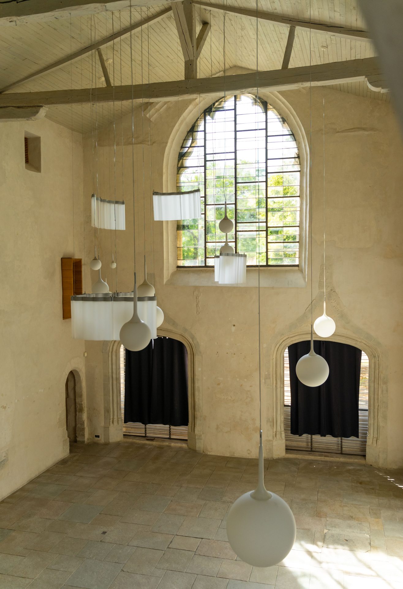 Salle d'exposition dans une chapelle du couvent des carmes