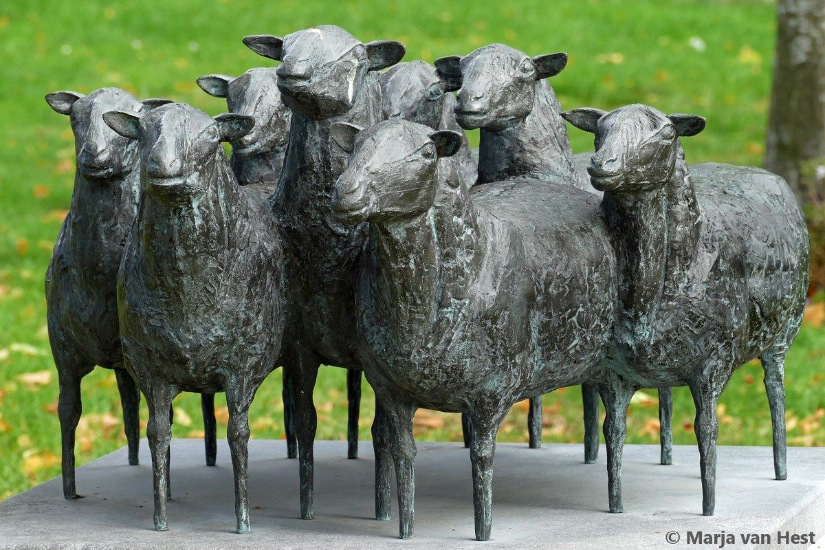 Sculpture en bronze de Tineke Bot représentant un troupeau de mouton