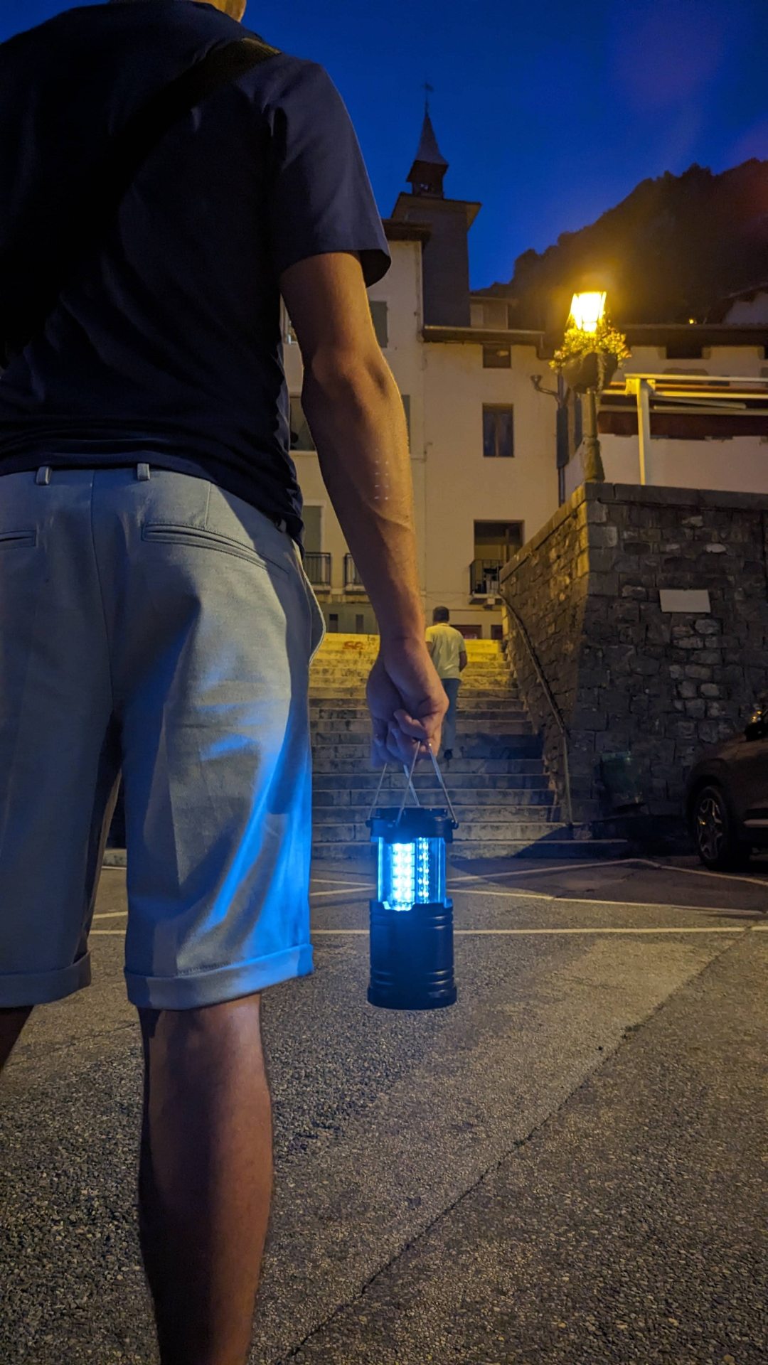 lanterne pendant une visite guidée nocturne