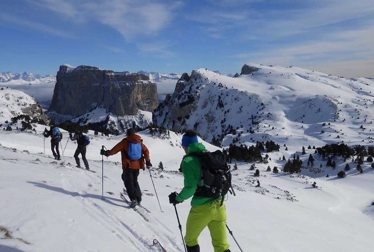 skieurs dans le vercors avec séjour naturaliste Amarok
