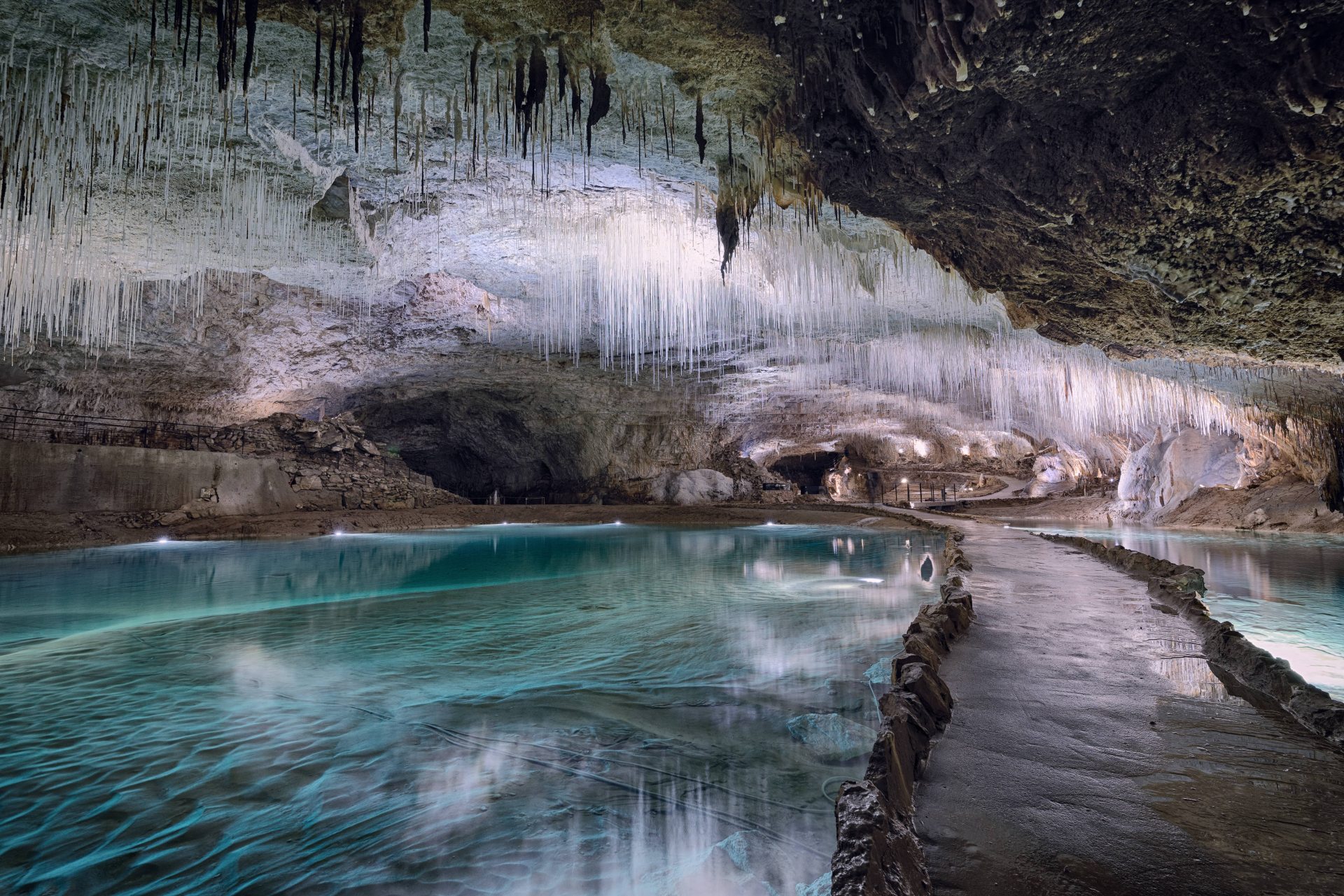 rivière grotte de choranche dans le vercors
