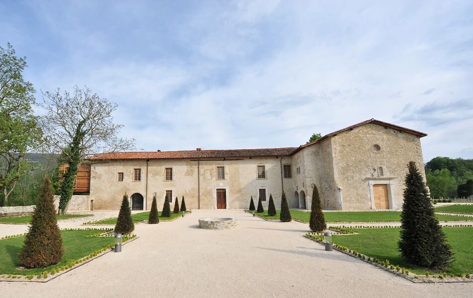 bâtisse du site médiéval du couvent des carmes à beauvoir-en-royans
