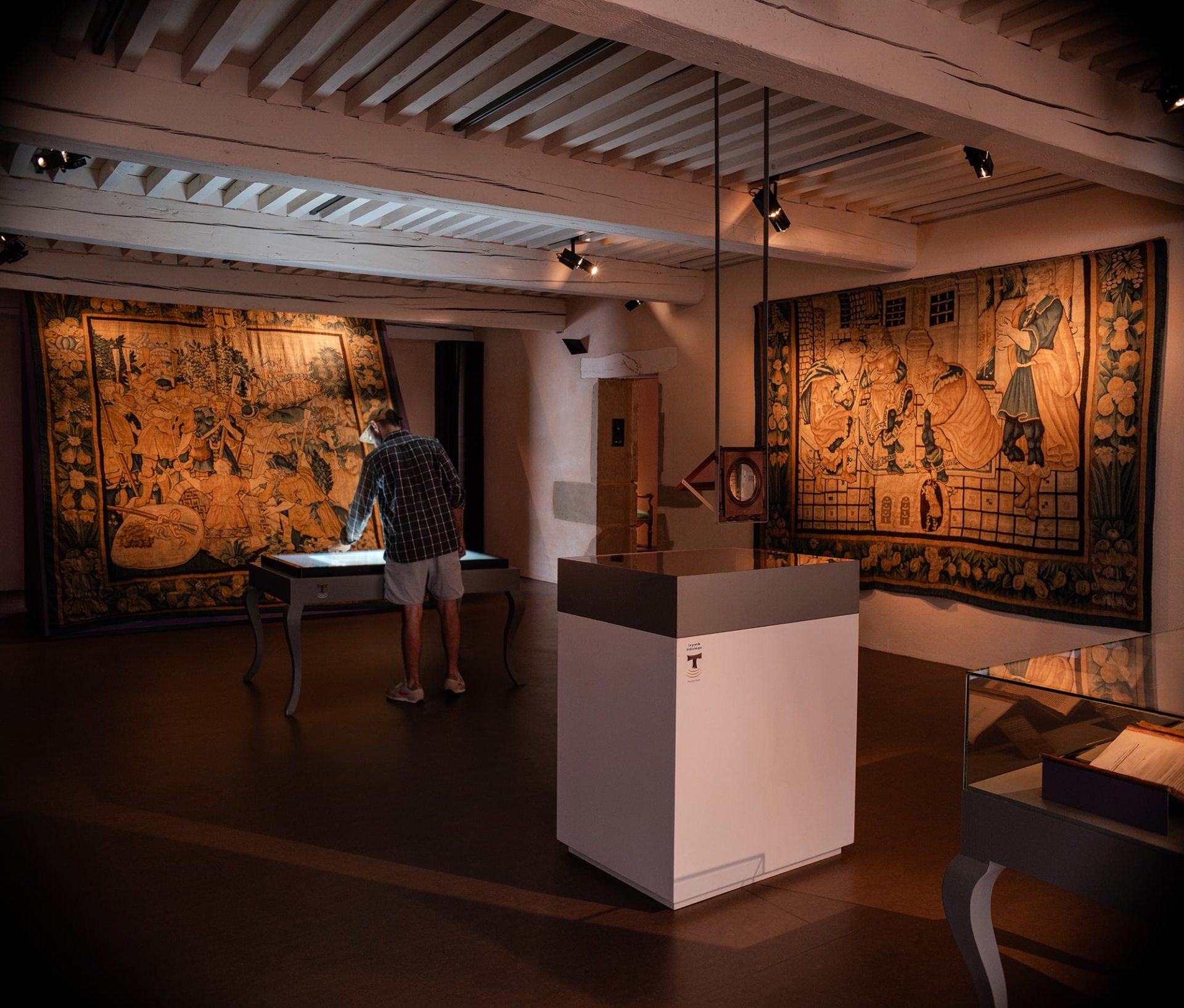 visite des expositions et collections en famille au musée de saint-antoine-l'abbaye