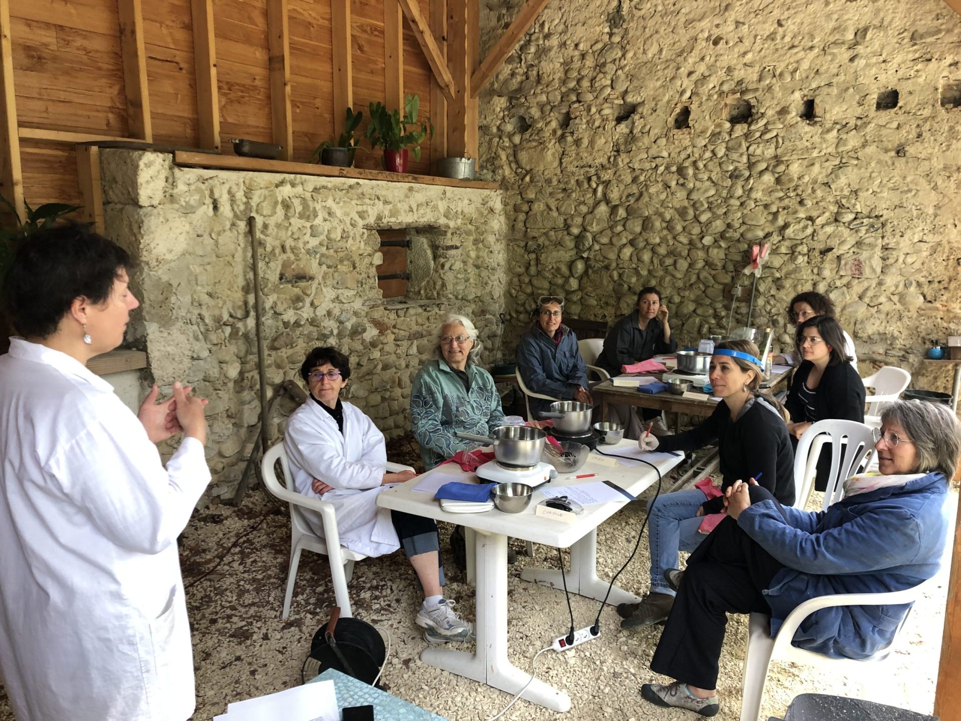 atelier de fabrication de savons naturels à serre-nerpol - savonnerie du tilleul