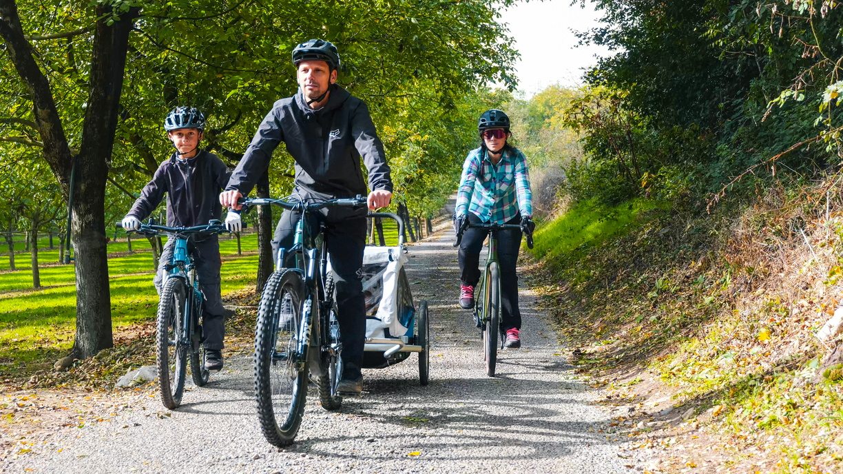 circuit vélo en famille au pied du vercors en isère sous les noyers