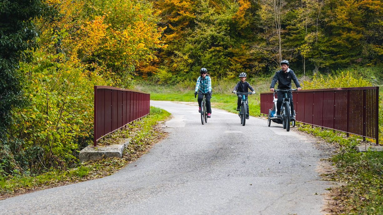 circuit vélo en famille au pied du vercors en isère sous les noyers