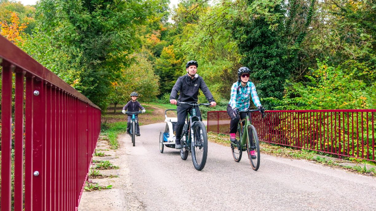 circuit vélo en famille au pied du vercors en isère sous les noyers