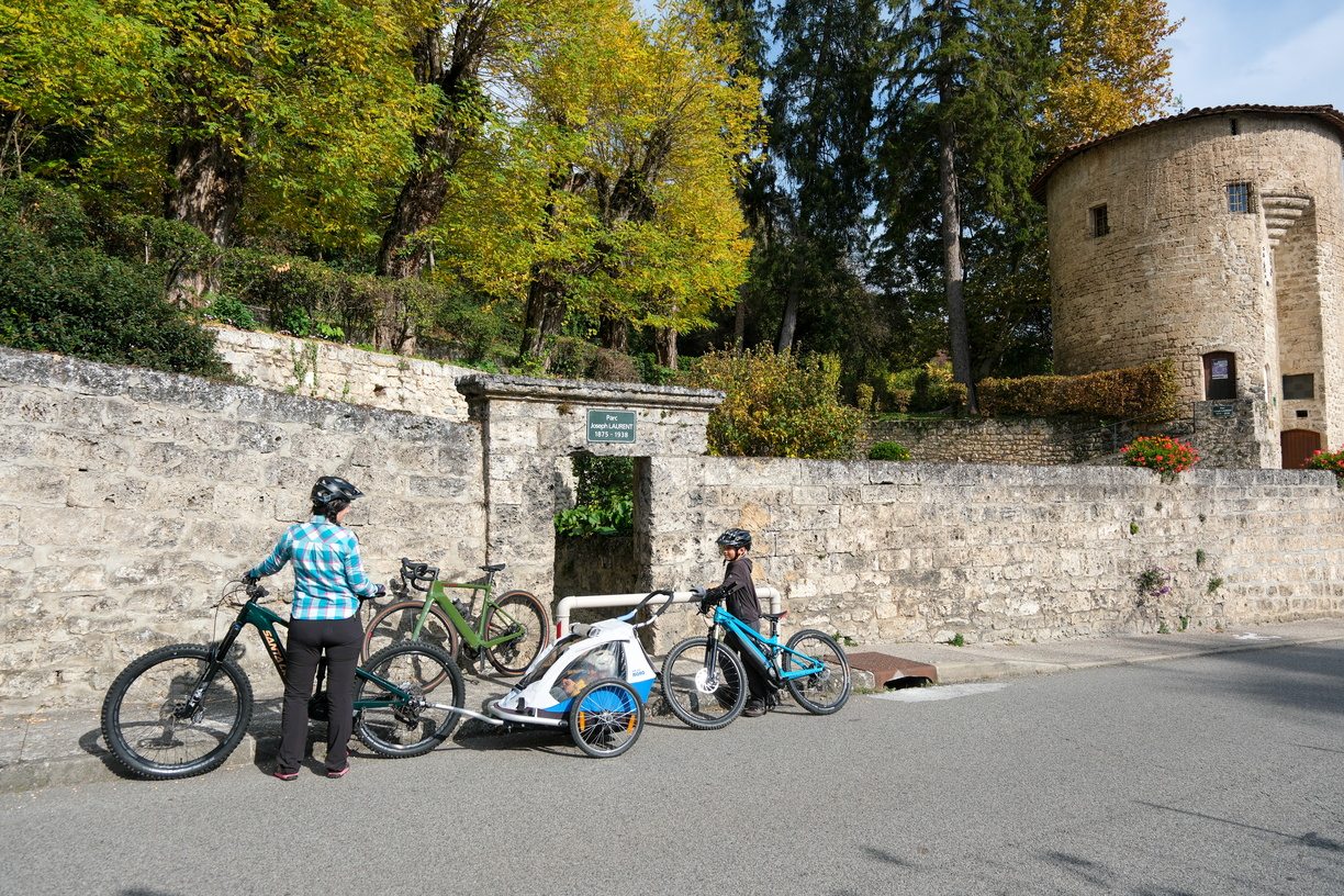 circuit vélo en famille au pied du vercors en isère sous les noyers