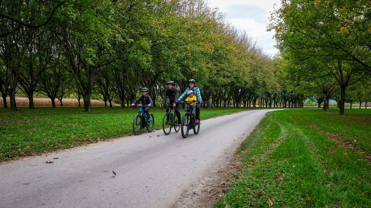 circuit vélo en famille au pied du vercors en isère sous les noyers