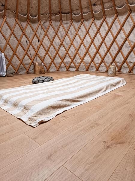 massage dans une yourte à chatte