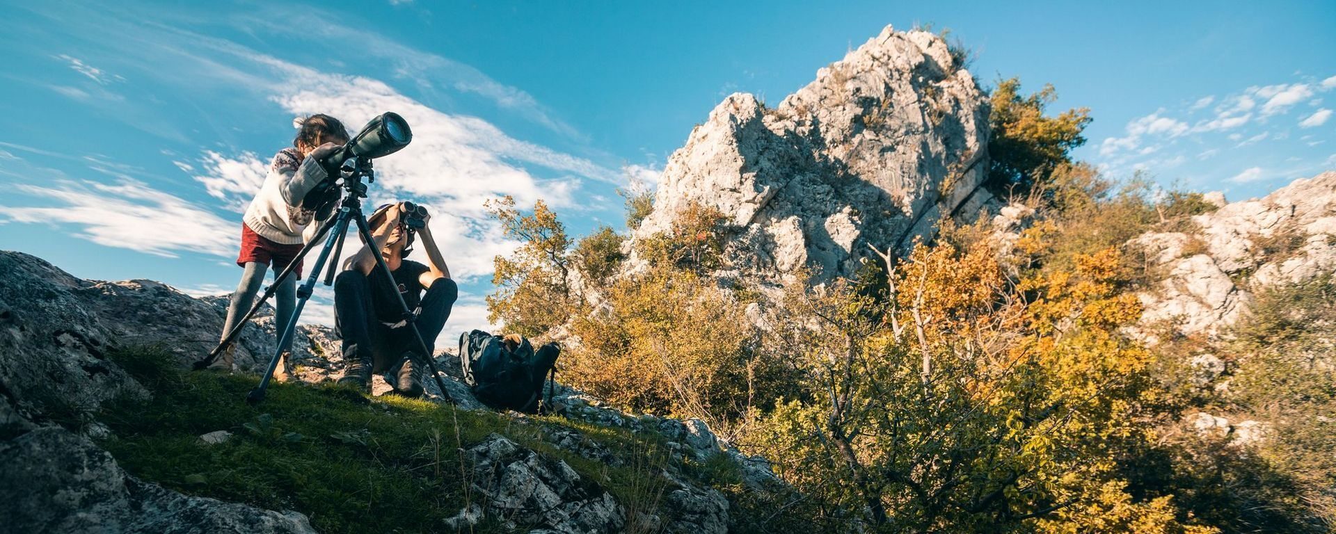Observation des oiseaux lors d’une sortie nature en famille dans le Vercors