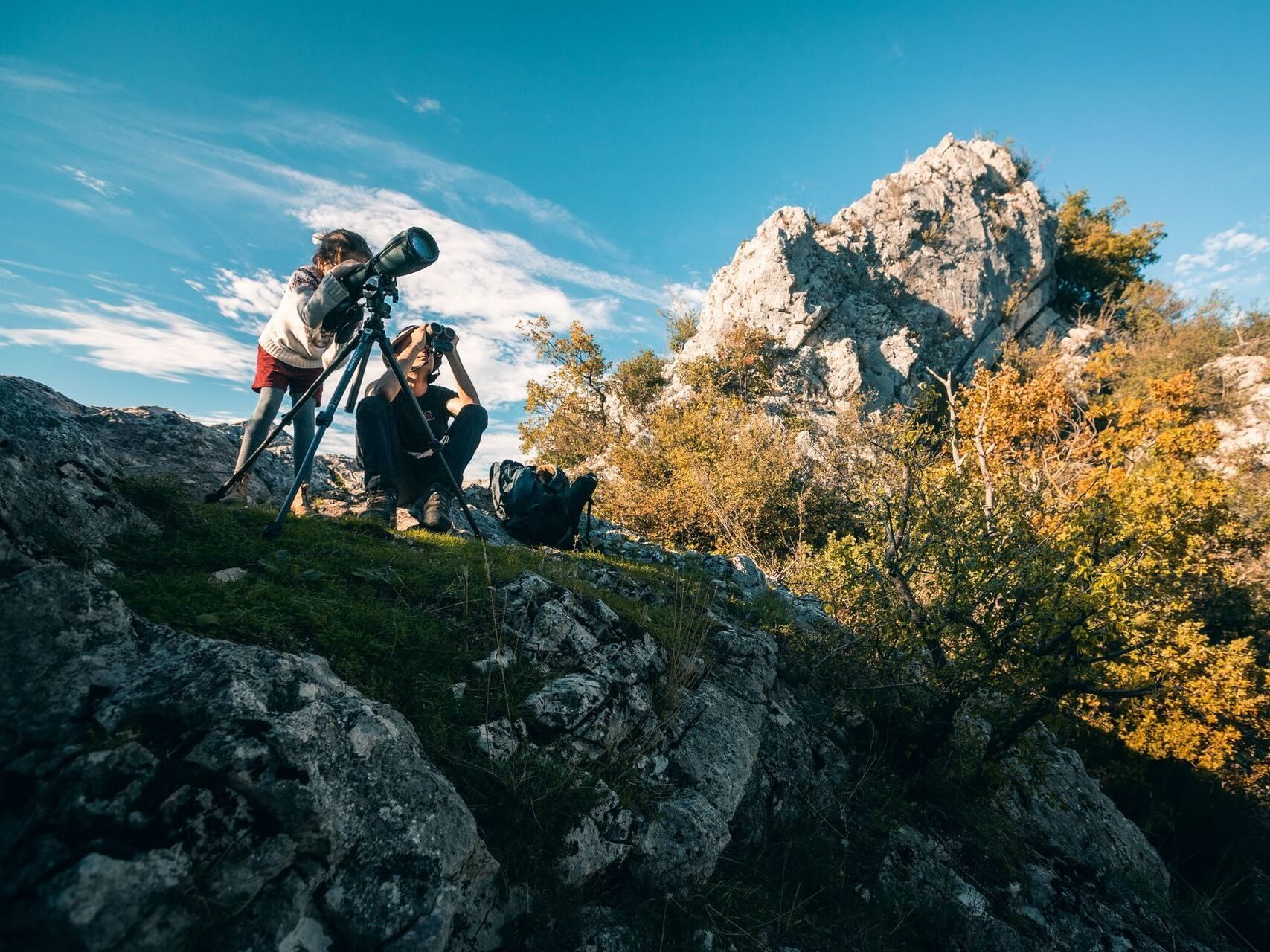 Observation des oiseaux lors d’une sortie nature en famille dans le Vercors
