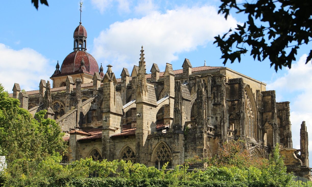 Façade gothique flamboyant de l'église abbatiale de Saint-Antoine-l'Abbaye